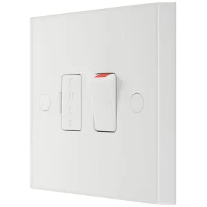 WHITE MOULDED SQUARE EDGE SWITCHED 13A FUSED CONNE