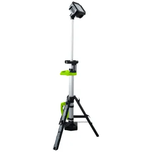 LUCECO RECHARGEABLE TITAN WORKLIGHT WITH TELESCOPI