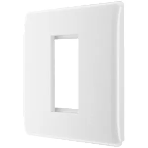 WHITE NEXUS MOULDED SINGLE SQUARE FRONT PLATE