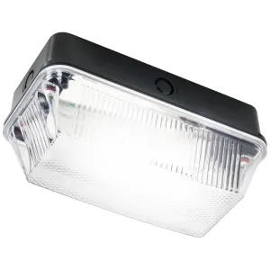230V IP65 60W B22 Bulkhead with Clear Prismatic Di